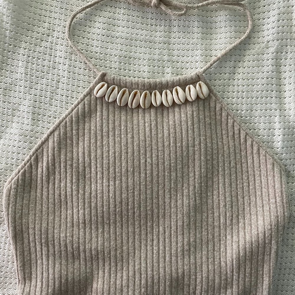 Mockni Wear womenʻs off-white-knitted top with shells-one size